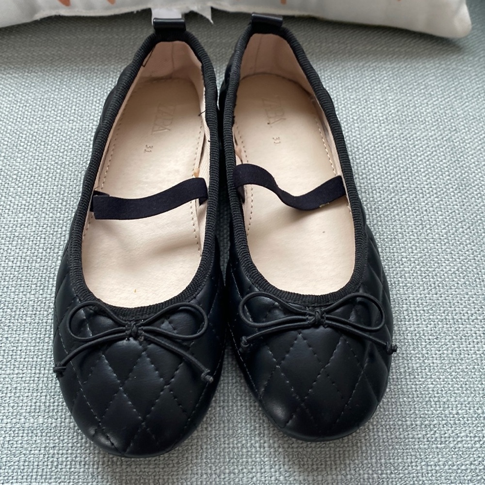 NWOT Zara  kids size 31 US 13.5 black quilted ballet flats.
